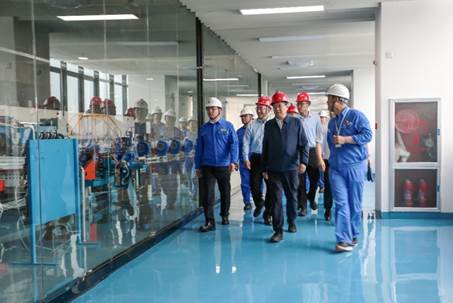 打造向上向前第一象限生力軍 錘煉甘于做人做事作難、受苦受累受屈的企業(yè)家隊(duì)伍——河南投資集團(tuán)黨委書記、董事長(zhǎng)劉新勇蒞臨安彩高科開展主題教育調(diào)研