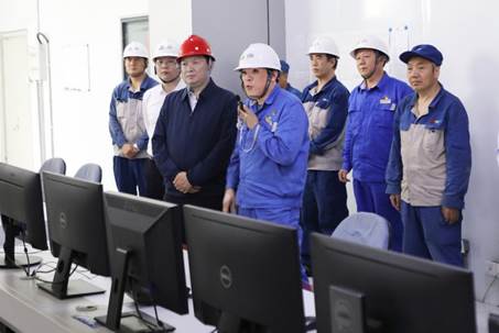 打造向上向前第一象限生力軍 錘煉甘于做人做事作難、受苦受累受屈的企業(yè)家隊(duì)伍——河南投資集團(tuán)黨委書記、董事長(zhǎng)劉新勇蒞臨安彩高科開展主題教育調(diào)研